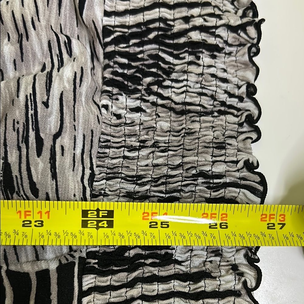Zebra Print Women's Top size 2X black white ruffle blouse - Picture 5 of 7